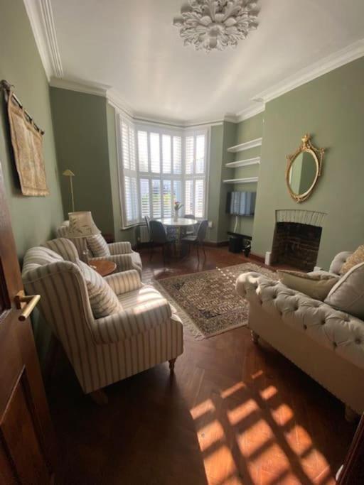 2 Double Bedroom Charming Chelsea Apartment Londra Esterno foto