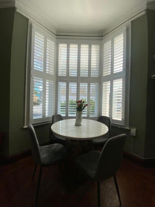 2 Double Bedroom Charming Chelsea Apartment Londra Esterno foto