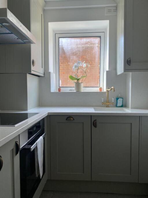 2 Double Bedroom Charming Chelsea Apartment Londra Esterno foto